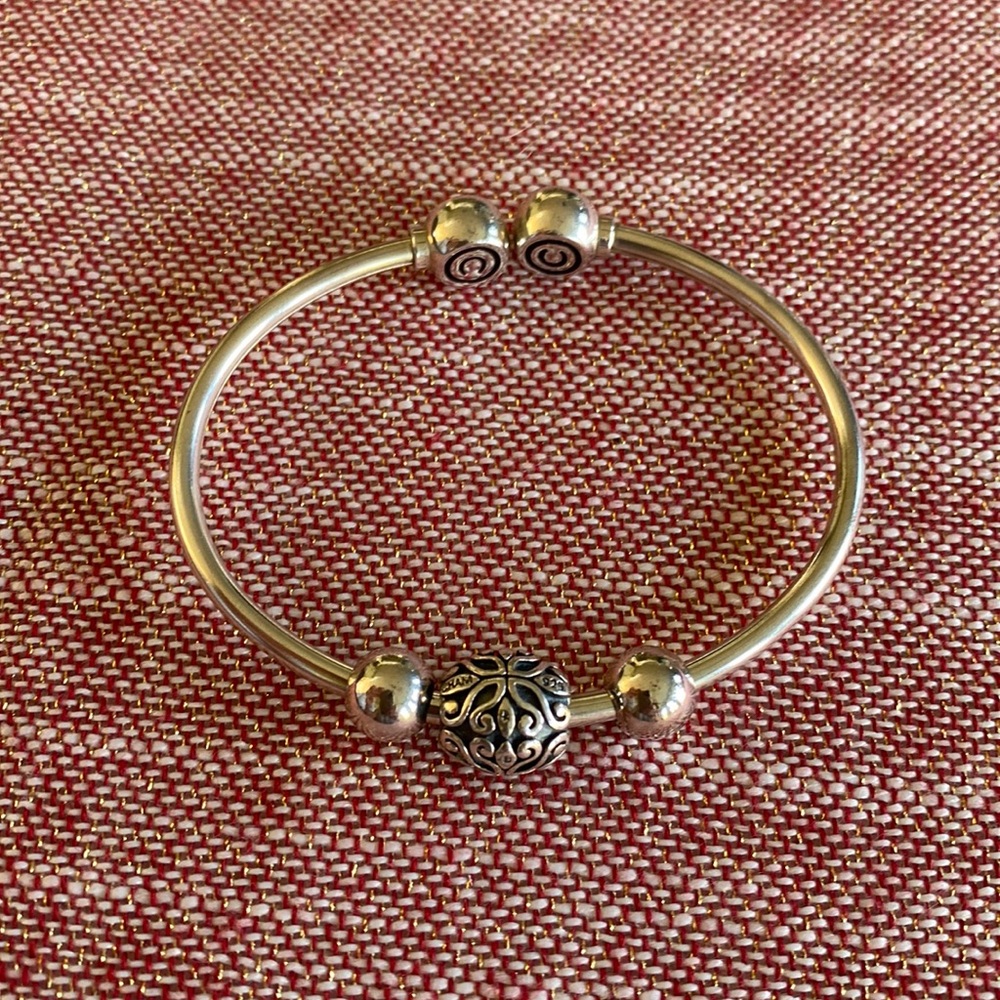Camilla Bangle with Decorative Bead